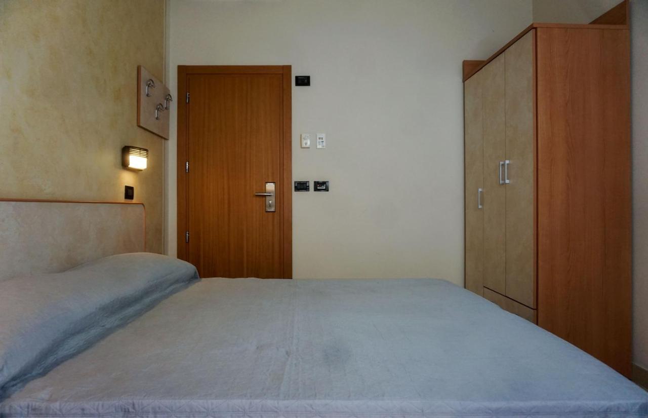 Hotel Londra Rimini Ngoại thất bức ảnh